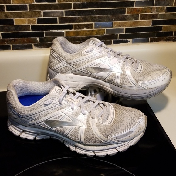 brooks gts 17 womens size 9.5